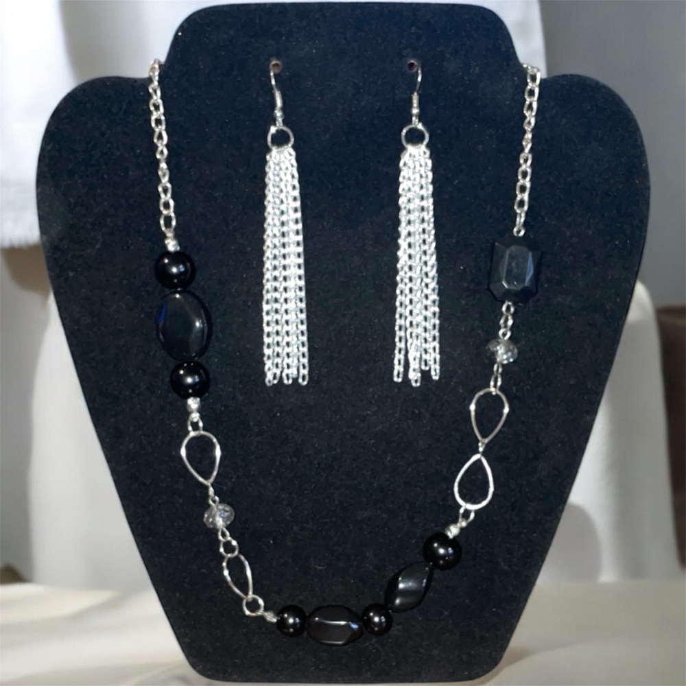 Fashion Silver and Black Jewelry Set